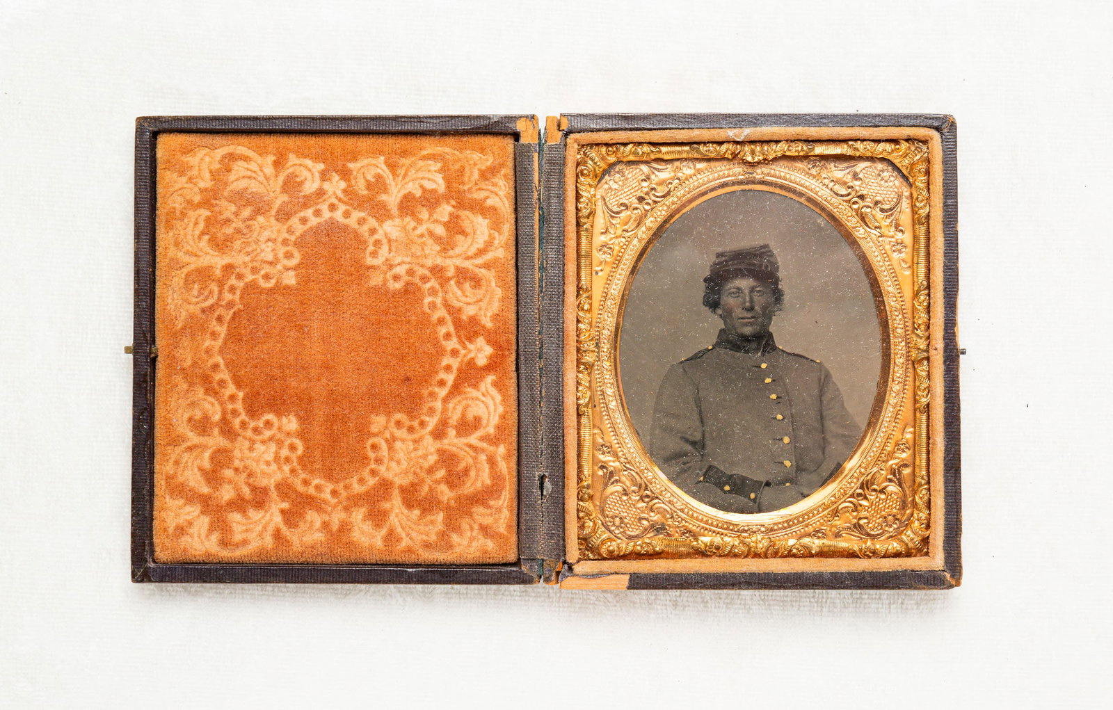 SIXTH PLATE CASED CIVIL WAR IMAGE. (1 of 4)