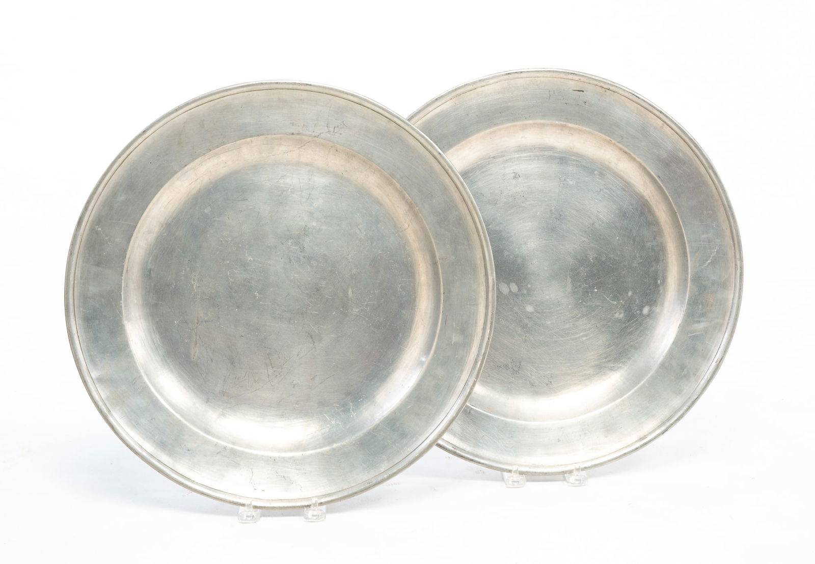 A PAIR OF JOSEPH SPACKMAN CHARGERS. (1 of 4)