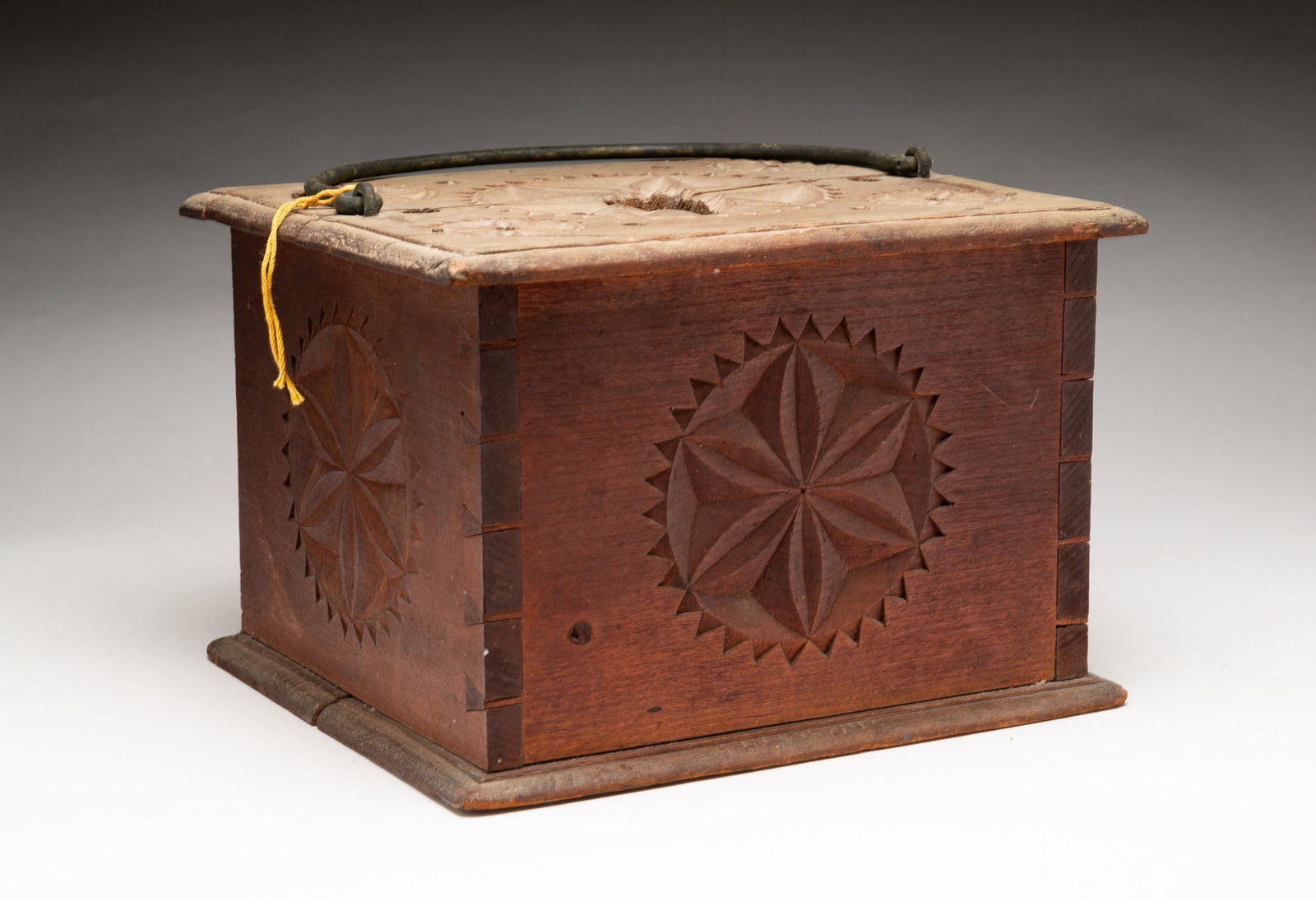 WOODEN FOOT WARMER. (1 of 4)