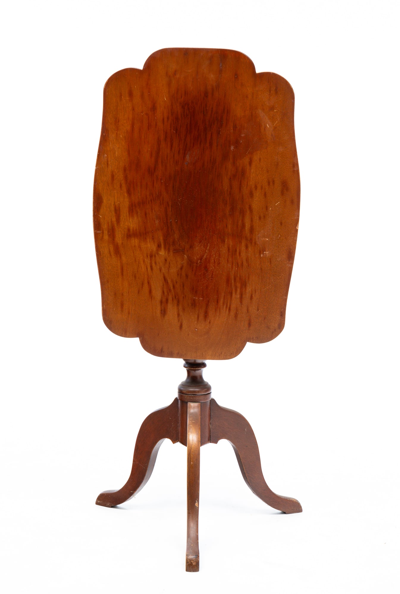 TILT-TOP CANDLESTAND.: American, second quarter 19th Century. Mahogany. Shaped top, turned pedestal, tripod base with shaped legs. Light wear. 28.25"h., top 26"w. 17.25"d.
