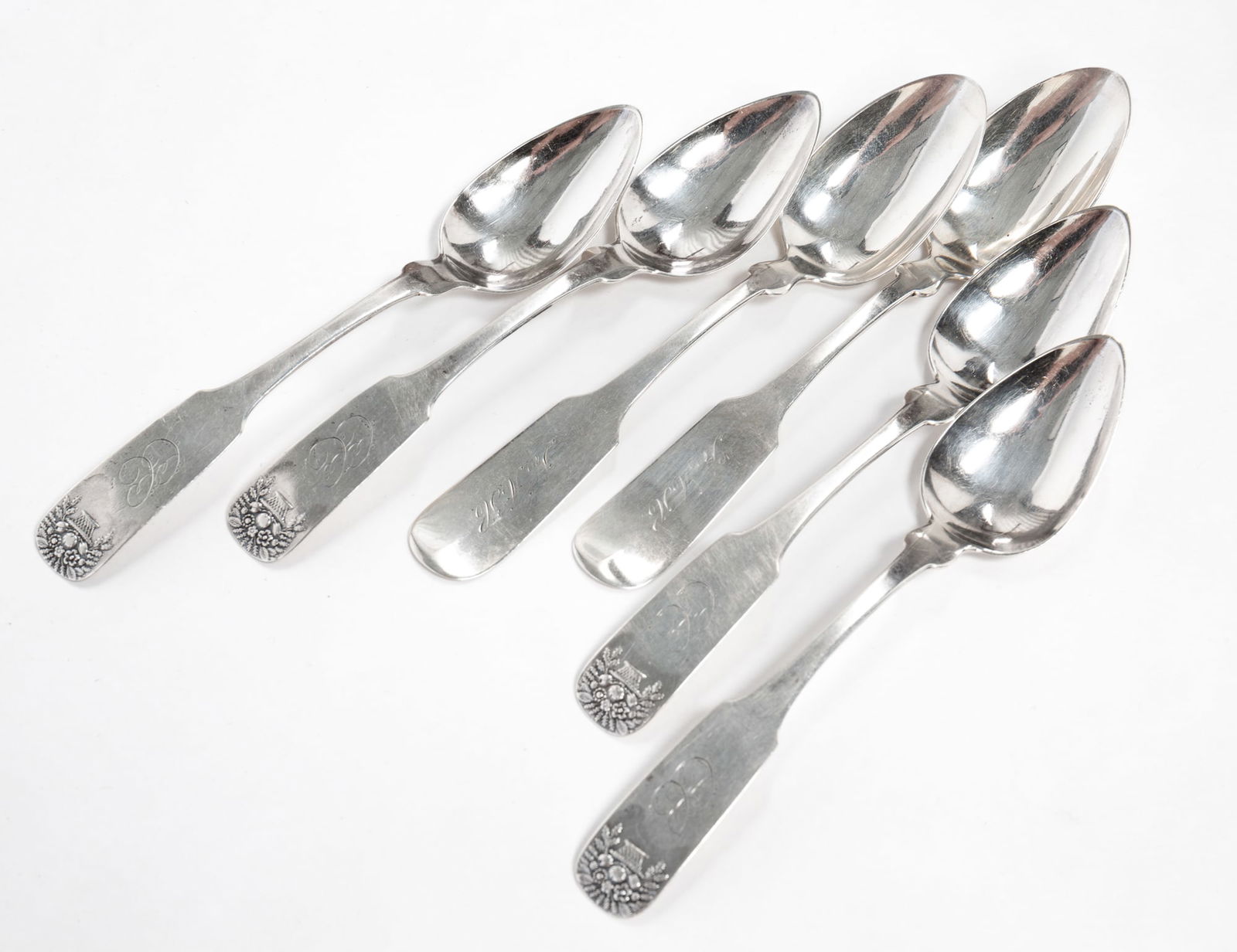 SIX FIDDLEBACK SPOONS. (1 of 5)