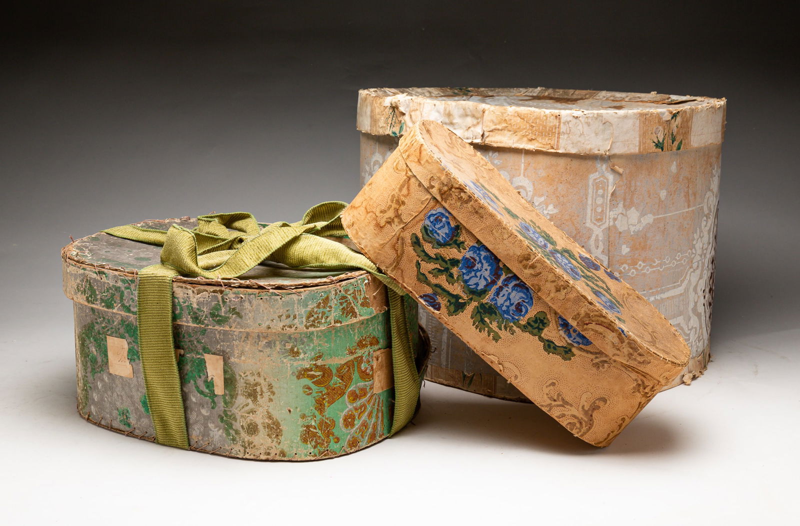 THREE WALLPAPER BANDBOXES. (1 of 4)