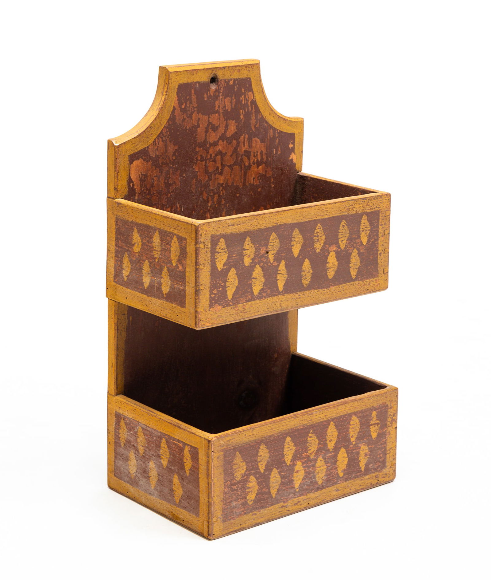 PAINTED DOUBLE WELL WALL POCKET. (1 of 4)