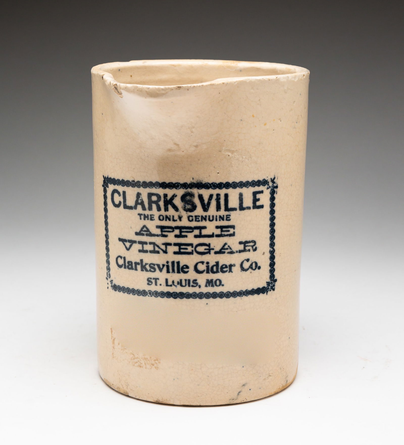 MISSOURI STONEWARE ADVERTISING PITCHER, CLARKSVILLE APPLE VINEGAR. (1 of 4)