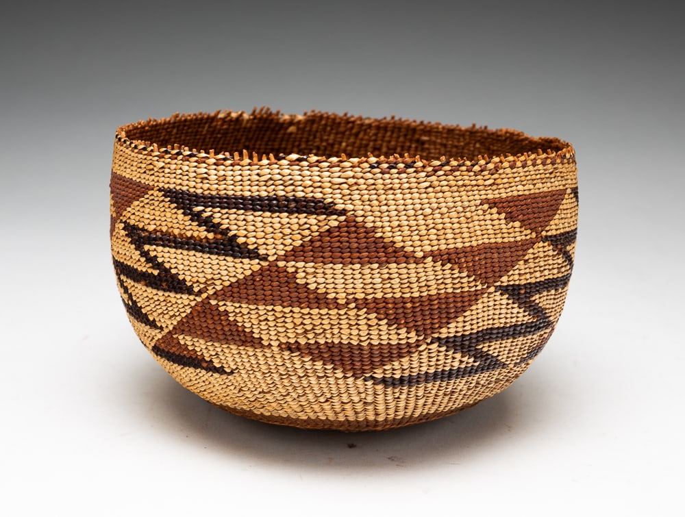 KAROK/YOROK TWINED BASKET BOWL.: Karok or Yorok, circa 1900. Strong design. Appears to have rim damage. 4.5"h. 6"dia. Ex. Akron Art Institute.We do not guarantee tribal attributions for American Indian / First Nations items.