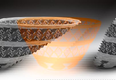 LARGE YOKUTS POLYCHROME BASKET.