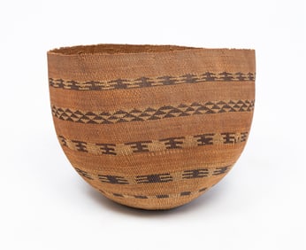 LARGE NORTHERN CALIFORNIA BASKET.