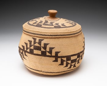 FINE NORTHERN CALIFORNIA LIDDED BASKET.