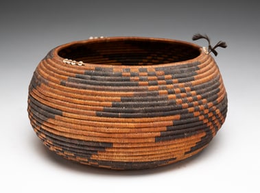 POMO SHELL BEADED BASKET.