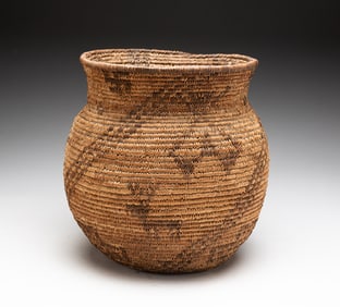 APACHE PICTORIAL WHIRLING LOG BASKET.