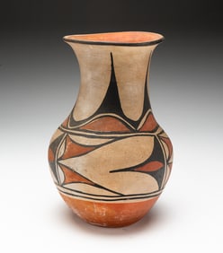 TALL SANTO DOMINGO VASE.