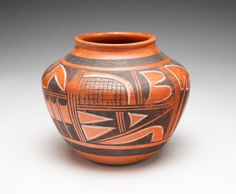 FANNIE NAMPEYO POTTERY JAR.