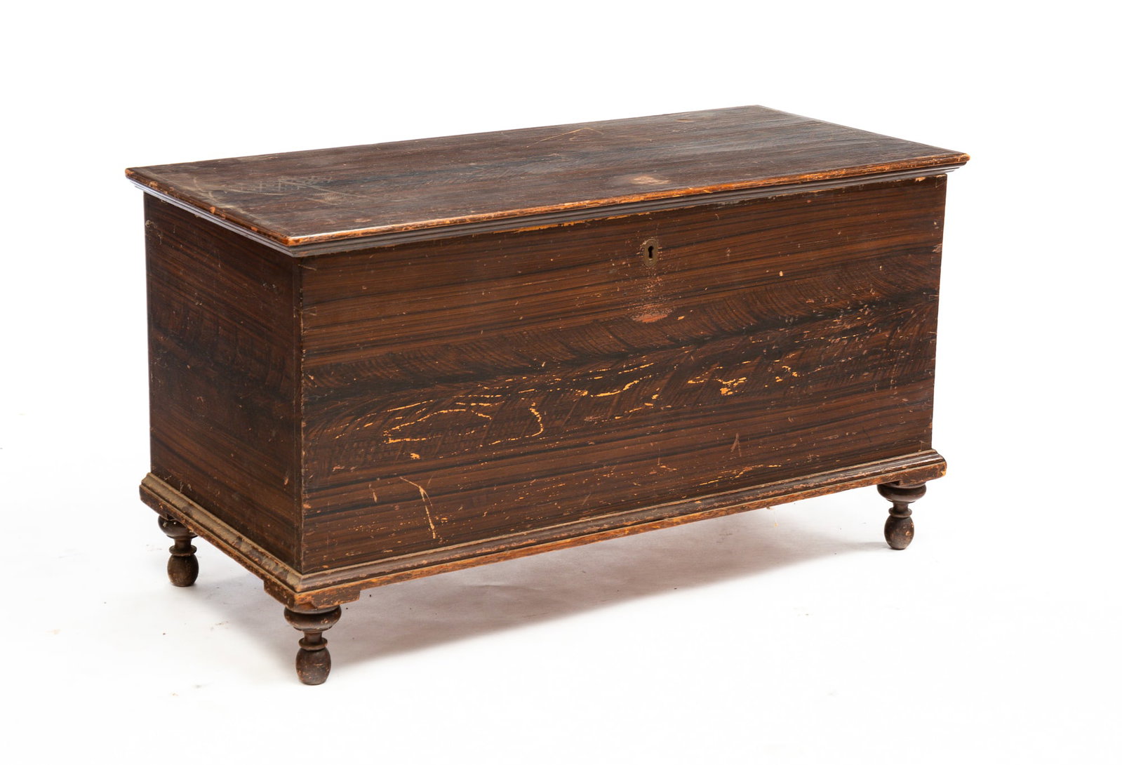 COUNTRY EMPIRE GRAIN-PAINTED BLANKET CHEST.: American (Pennsylvania, Cumberland County), second quarter 19th Century. Lid and base with applied edge molding, dovetailed case, turned legs and interior lidded till. Original grain paint has some we
