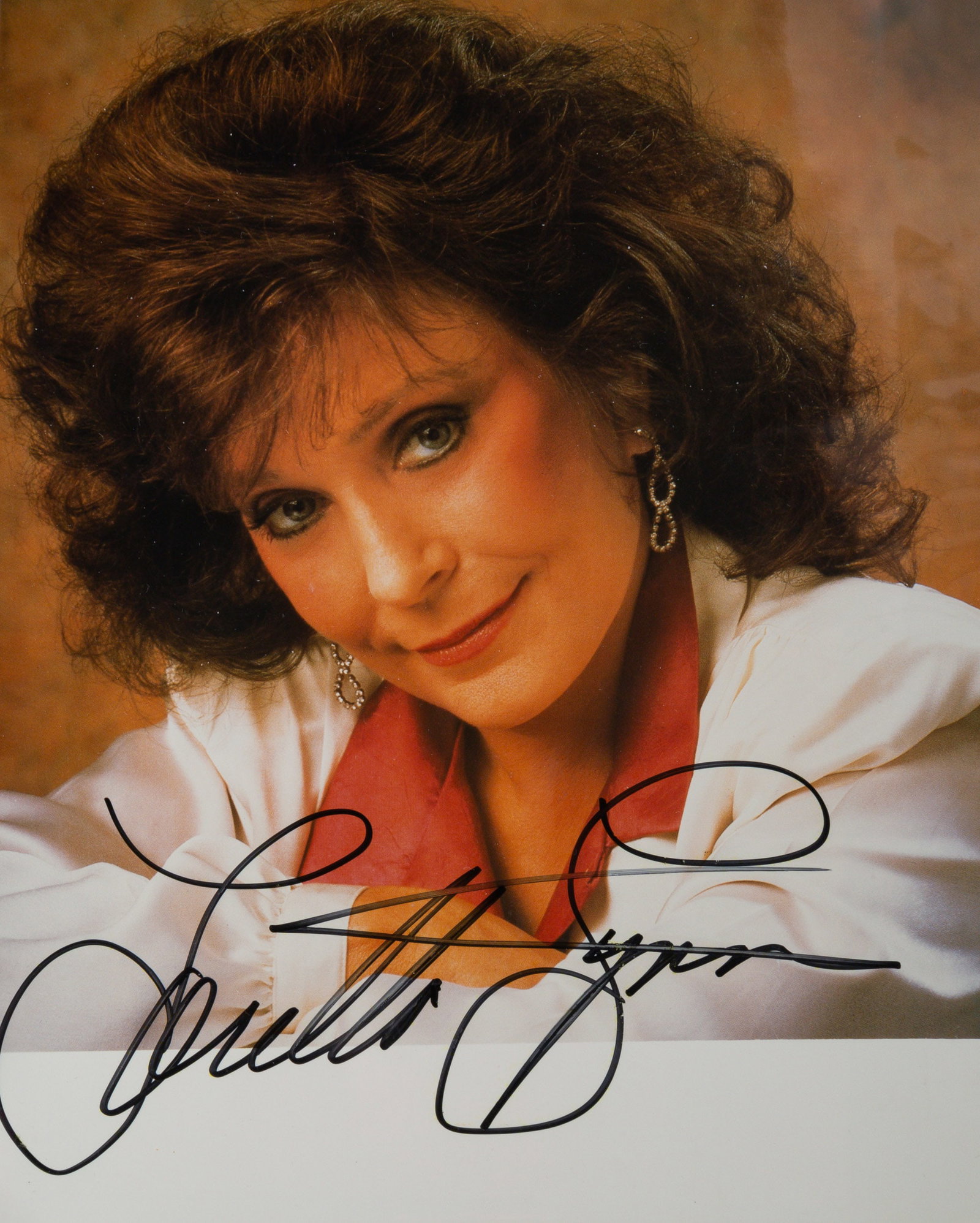 COLLECTION OF AUTOGRAPHS OF NOTABLE PEOPLE.: American, 20th Century. Signed cards, photographs and notes. Featuring Stephen Spielberg, Loretta Lynn, Wayne Newton, Chevy Chase, Herp Alpert, Pat Boone and more. Ex. The Lifetime Sports Memorabilia 