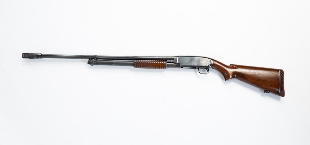 WINCHESTER MODEL 12, 16 GAUGE SHOTGUN.: Polychoke, manufactured 1939, excellent condition.Serial number 801821.*FFL requirements apply.