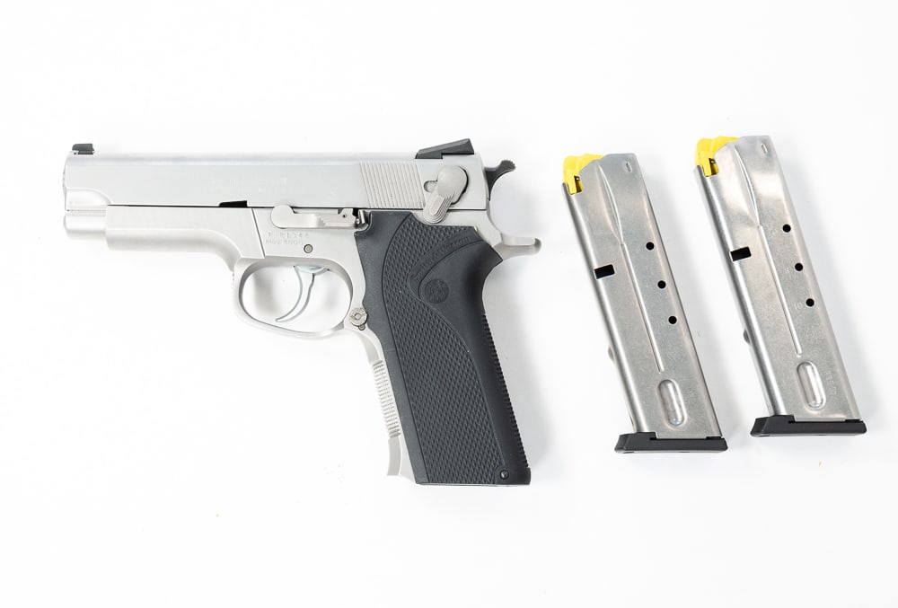 SMITH & WESSON .40 CAL STAINLESS SEMI AUTO PISTOL.: Model 4006, Excellent condition.Serial number THC1042.*FFL requirements apply.