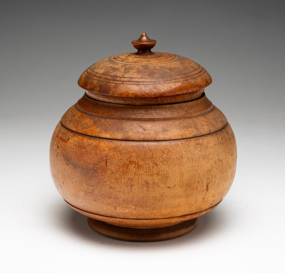 PEASEWARE LIDDED JAR. (1 of 3)