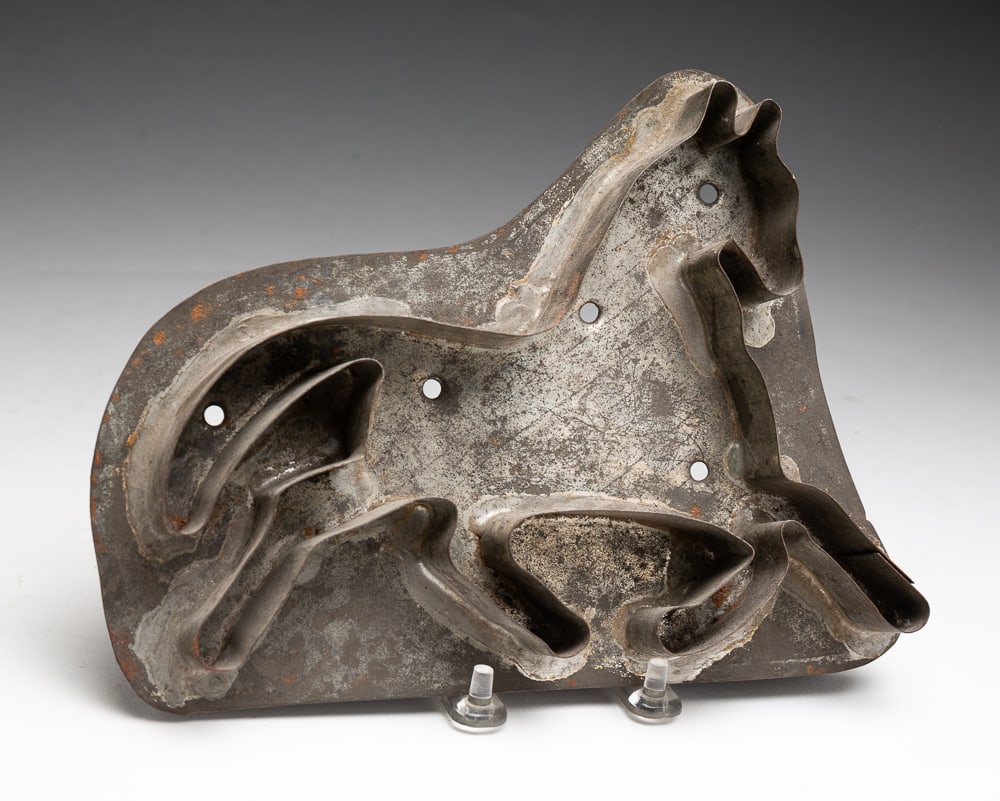 RUNNING HORSE TIN COOKIE CUTTER. (1 of 2)