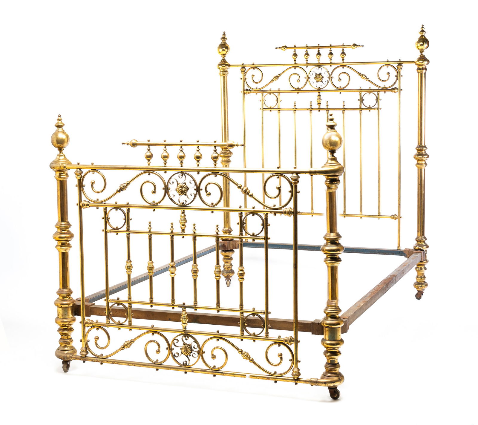 EXQUISITELY DESIGNED FANCY BRASS BED. (1 of 5)