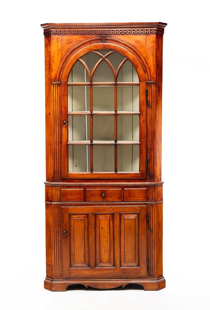 EASTERN PENNSYLVANIA TIGER MAPLE CORNER CUPBOARD. (1 of 5)