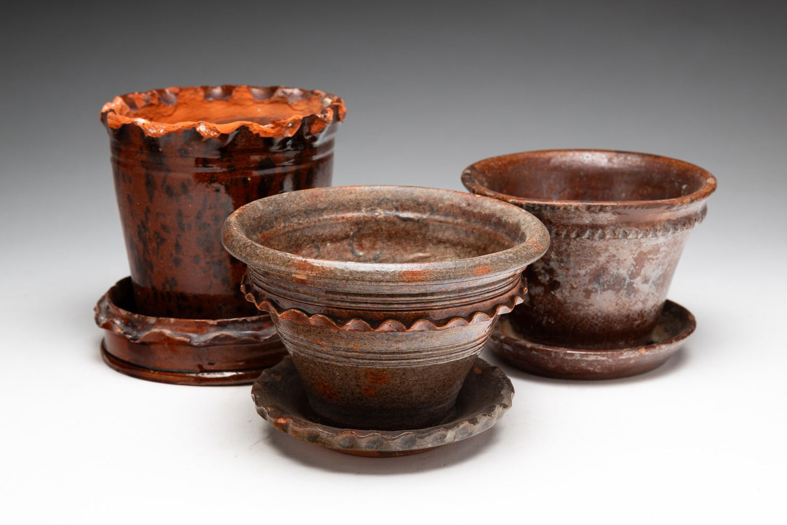 THREE REDWARE FLOWER POTS. (1 of 3)