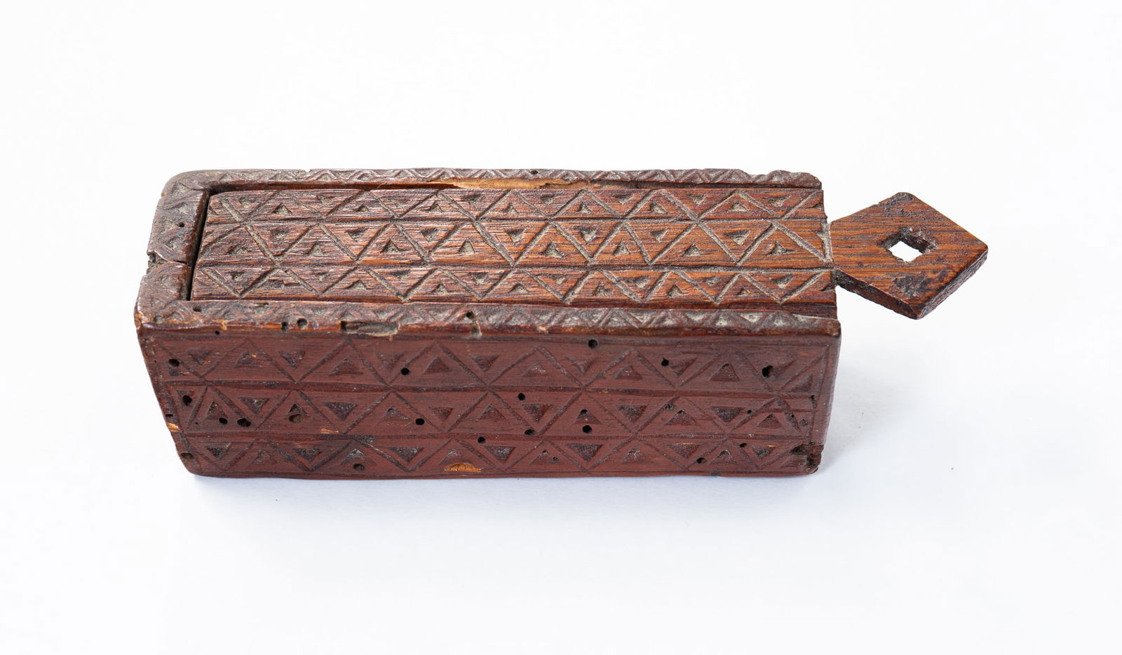 MINIATURE CHIP CARVED BOX. (1 of 4)