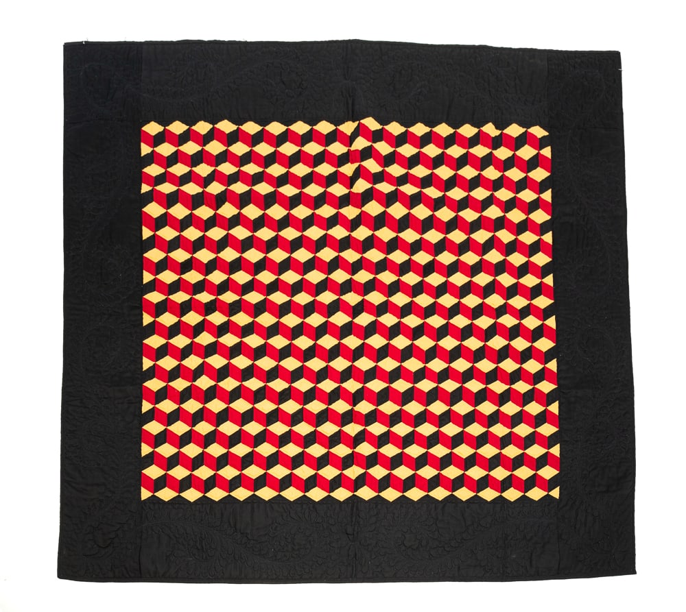 PIECED AMISH QUILT IN TUMBLING BLOCK PATTERN. (1 of 4)