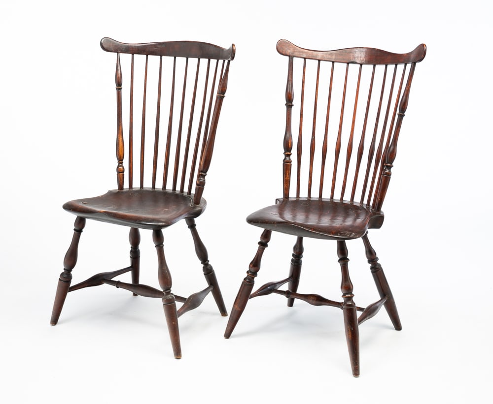TWO FANBACK WINDSOR SIDE CHAIRS. (1 of 4)