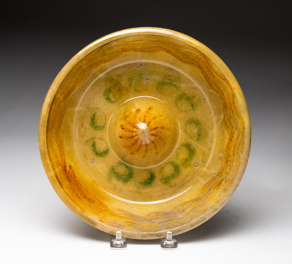 REDWARE FOOD MOLD. (1 of 3)