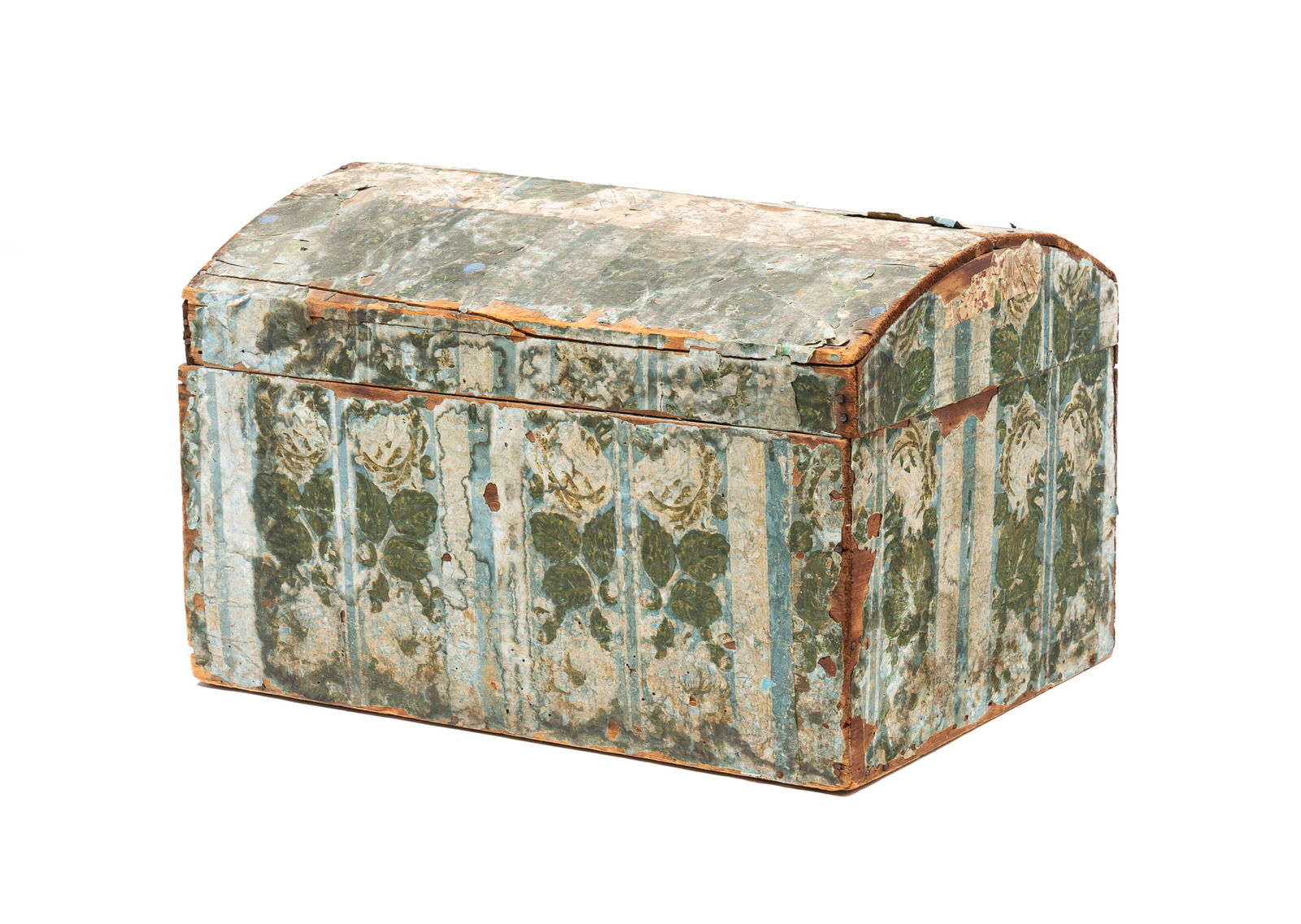 WALLPAPER DECORATED DOME TOP TRUNK. (1 of 4)