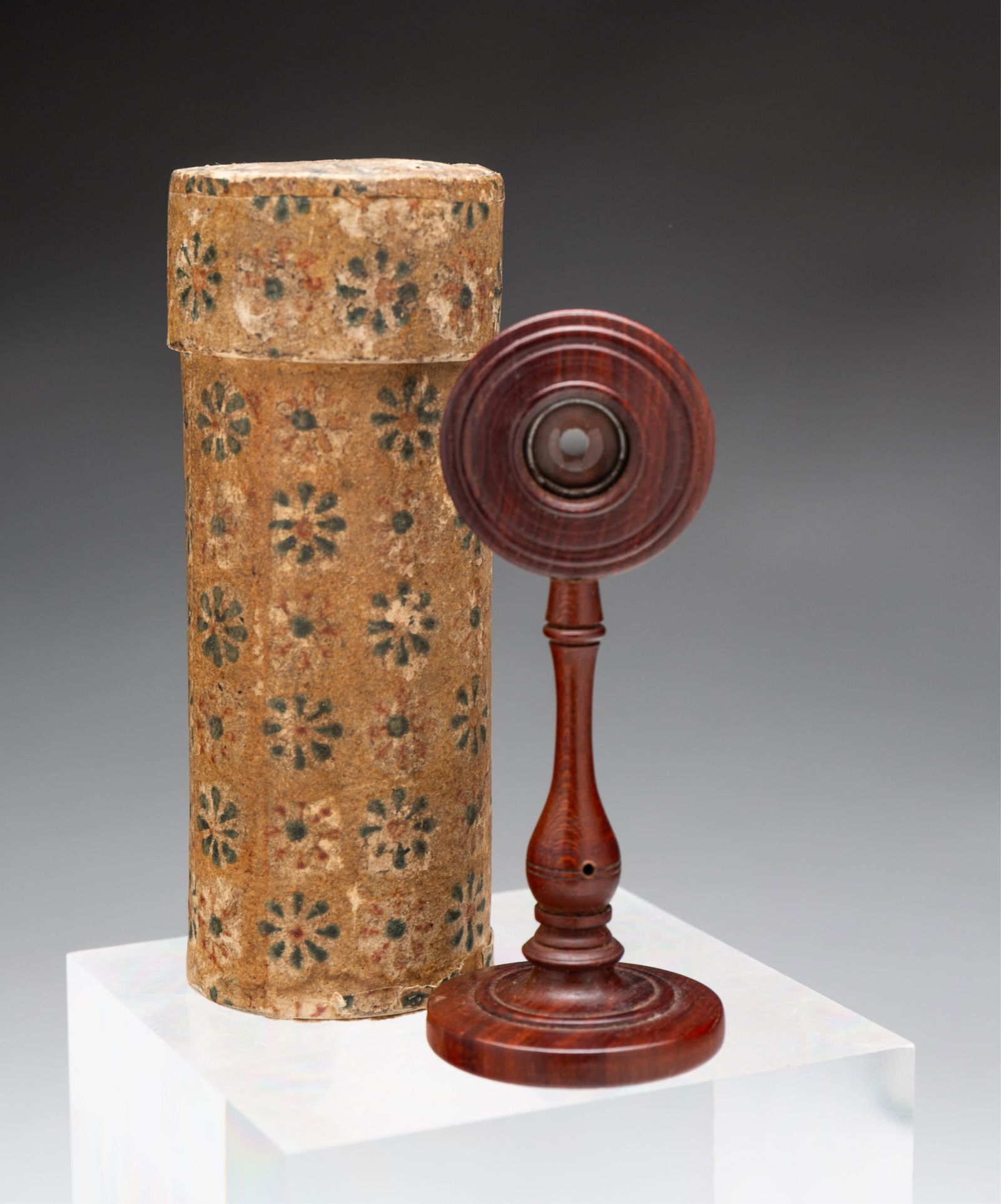 MINIATURE WALLPAPER BOX WITH OCULAR INSTRUMENT. (1 of 3)