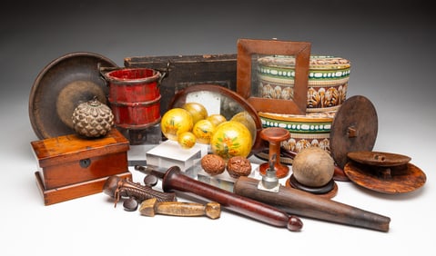 ECLECTIC GROUP OF DECORATIVE ARTS.