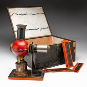 CHILDREN'S MAGIC LANTERN PROJECTOR AND SLIDES.