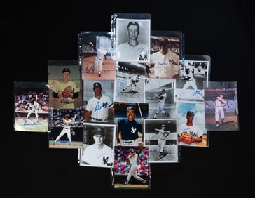 NEW YORK YANKEE PLAYERS AUTOGRAPHED PHOTOGRAPHS.