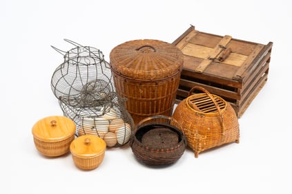 GROUP OF BASKETS AND CARRIERS.