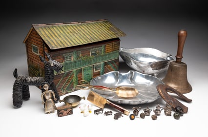 GROUP OF METAL DECORATIVE ITEMS.