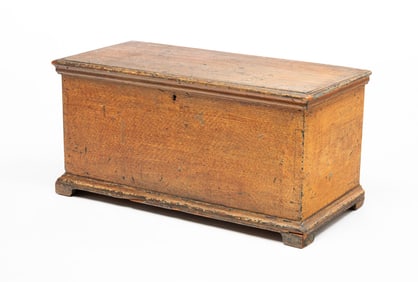 YOUTH SIZE GRAIN PAINTED BLANKET CHEST.