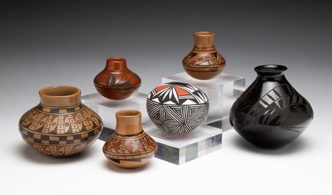 SIX MINIATURE PUEBLO POTTERY PIECES.