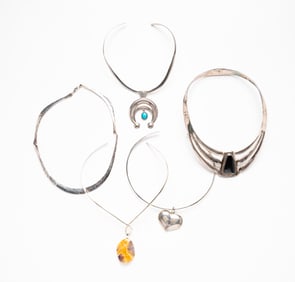FIVE STERLING SILVER COLLAR NECKLACES.