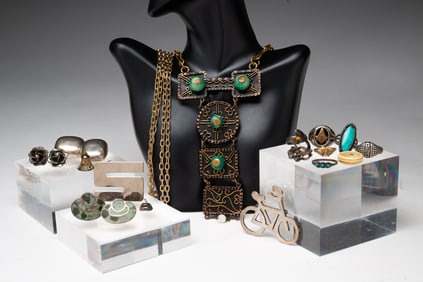 COLLECTION OF LADIES' JEWELRY.