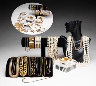 COLLECTION OF LADIES' JEWELRY.