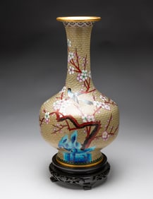 CLOISONNE VASE ON BLACK LACQUER STAND.
