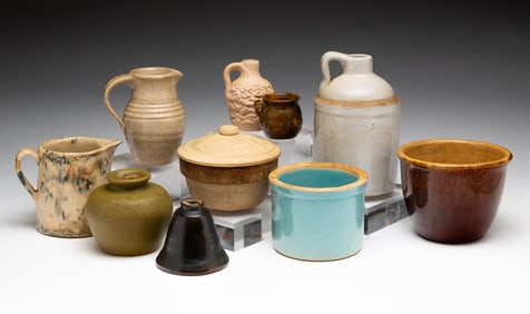 COLLECTION OF TEN POTTERY PIECES.