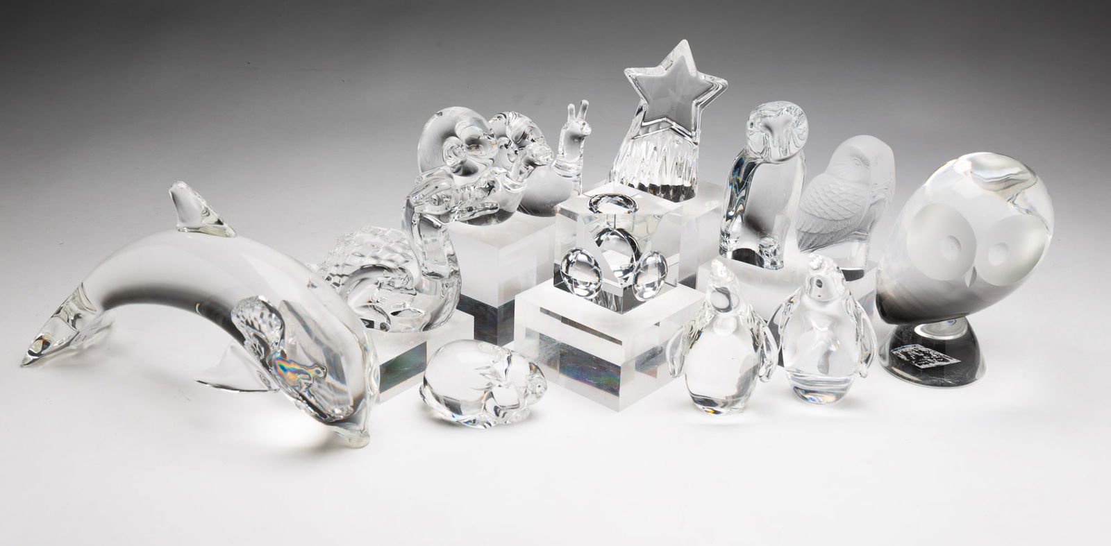 COLLECTION OF TWELVE CRYSTAL PAPERWEIGHTS AND ANIMAL FIGURINES. (1 of 7)