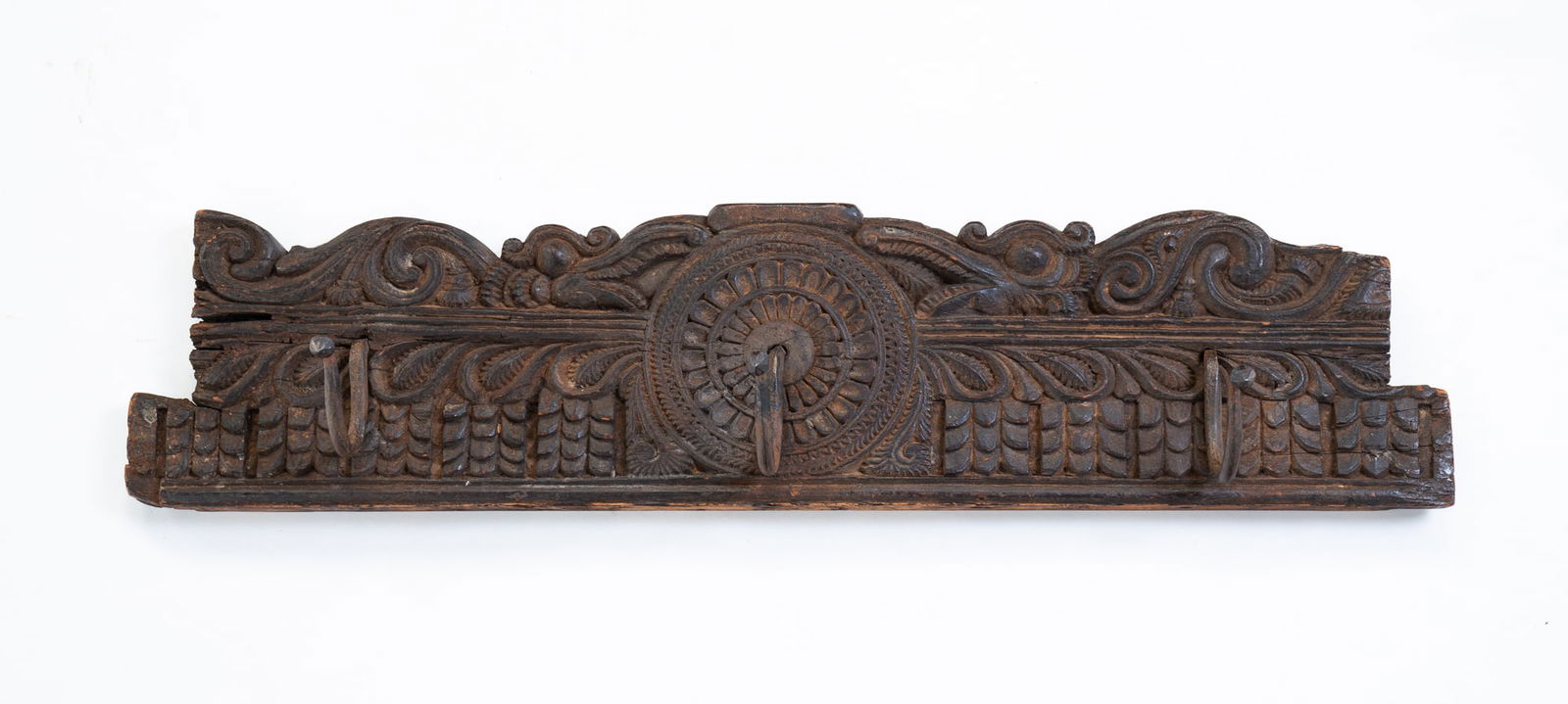 CHIP CARVED WOOD RACK. (1 of 3)