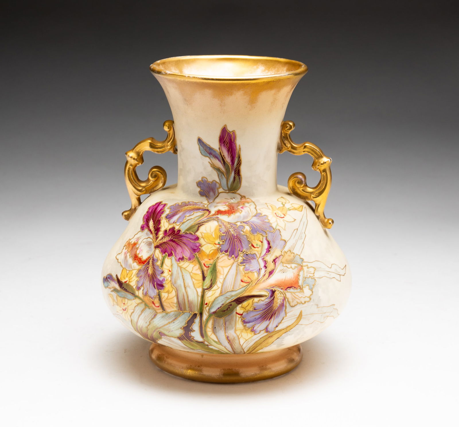 ROYAL BONN VASE. (1 of 4)