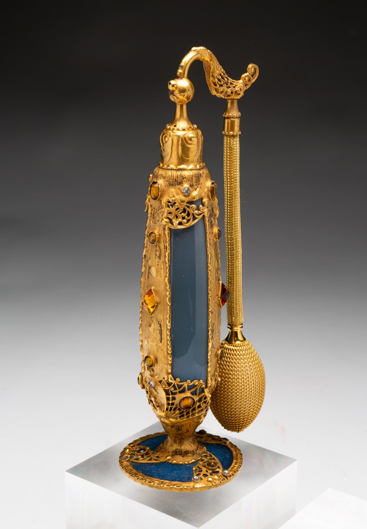 BOXED PERFUME ATOMIZER BY DEVILBISS. (1 of 4)