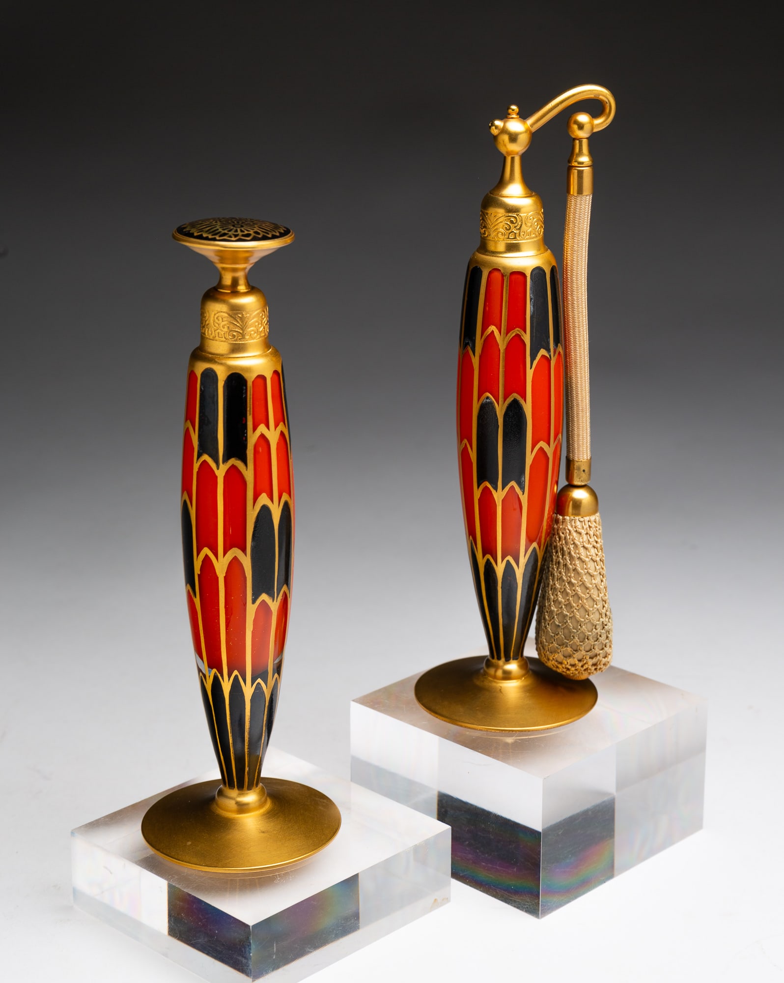 STRIKING ART DECO PERFUME ATOMIZER AND DAUBER SET BY DEVILBISS. (1 of 3)