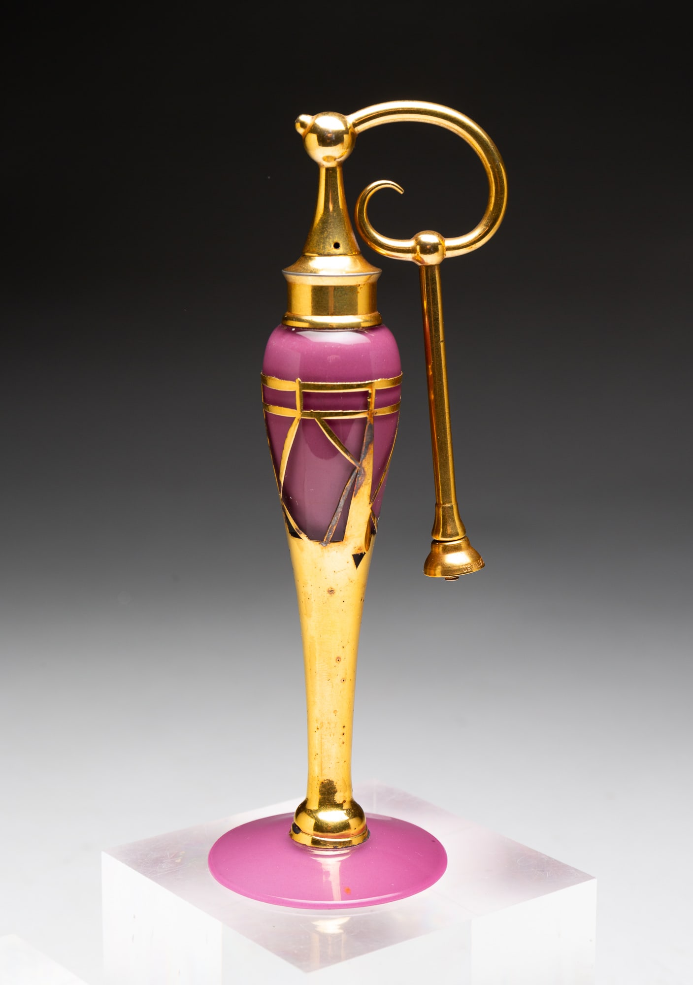 "ELEGANT" SERIES PERFUME ATOMIZER BY DEVILBISS. (1 of 3)