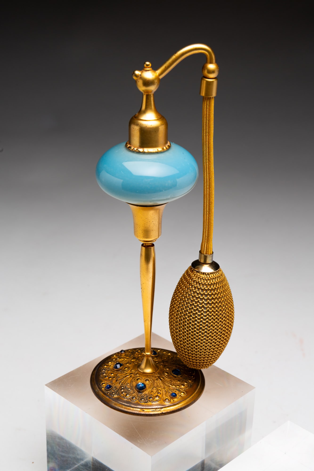 "IMPERIAL" ART GLASS JEWELED PERFUME ATOMIZER BY DEVILBISS. (1 of 2)